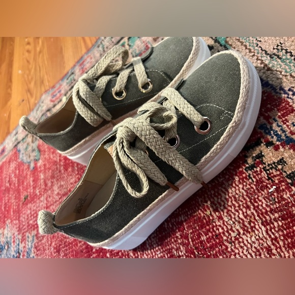 Yellow box Holland sneakers in olive - Picture 7 of 9